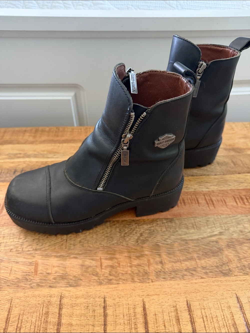 Harley-Davidson Black Leather Side-Zip Lug Heel Ankle Boots - Picture 2 of 6